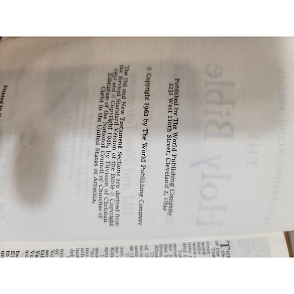 Vintage Holy Bible, Red Letter Edition, Revised Standard Version, Copyright 1962 - Picture 2 of 5